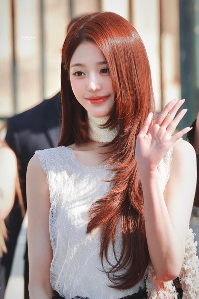 Seriously, even Dior suits her perfectly?..๐ Jang Won-young at Paris Fashion Week Dior SUMMER 27 Show, showcasing epic princess vibes with a layered cut right from her first Dior show๐