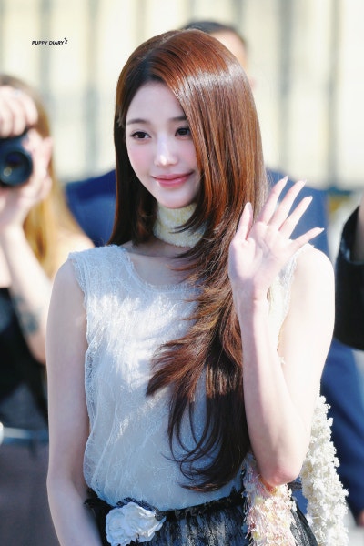 Seriously, even Dior suits her perfectly?..๐ Jang Won-young at Paris Fashion Week Dior SUMMER 27 Show, showcasing epic princess vibes with a layered cut right from her first Dior show๐