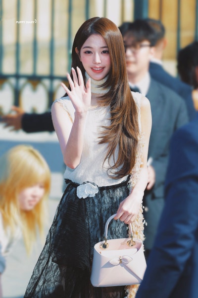 Seriously, even Dior suits her perfectly?..๐ Jang Won-young at Paris Fashion Week Dior SUMMER 27 Show, showcasing epic princess vibes with a layered cut right from her first Dior show๐