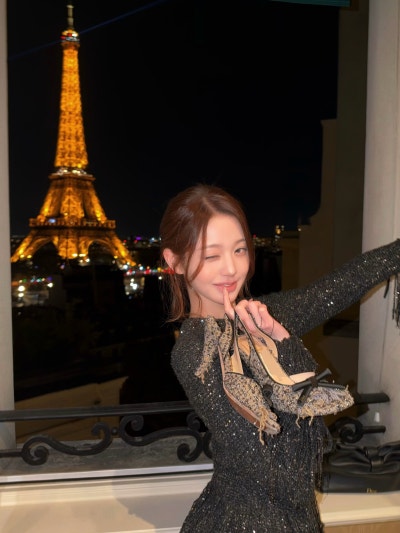 She's only 23... but she's already opened her eyes to Dior ๐ค. Dior Princess Jang Won-young, who sacrificed her view for elegance, in her Dior tweed jacket airport fashion ๐ซ