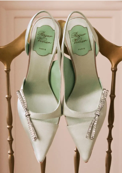 Seriously, she is Roger Vivier's own Cinderella..🩷 Yeji's visuals from the Paris Fashion Week Roger Vivier SS27 show, who set a legend with her pink fairy-like visuals👑