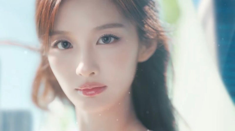 Seriously, isn't she the most beautiful woman in Joseon?๐ธ Summoning the real Seol Yoon-ah in a hanbok at Gyeongbokgung Palace, Seol Yoon-i showed off her peerless beauty on Immortal Songs๐ค