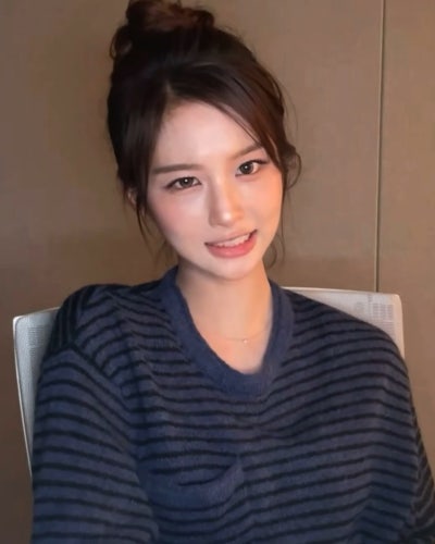 Seriously, isn't she the most beautiful woman in Joseon?๐ธ Summoning the real Seol Yoon-ah in a hanbok at Gyeongbokgung Palace, Seol Yoon-i showed off her peerless beauty on Immortal Songs๐ค