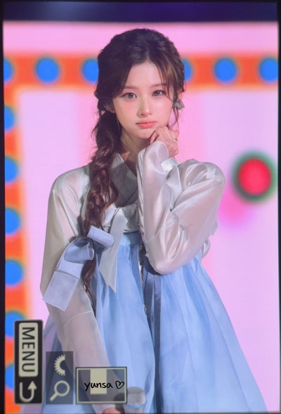 Seriously, isn't she the most beautiful woman in Joseon?๐ธ Summoning the real Seol Yoon-ah in a hanbok at Gyeongbokgung Palace, Seol Yoon-i showed off her peerless beauty on Immortal Songs๐ค