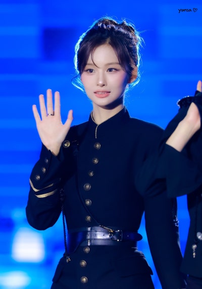 Seriously, isn't she the most beautiful woman in Joseon?๐ธ Summoning the real Seol Yoon-ah in a hanbok at Gyeongbokgung Palace, Seol Yoon-i showed off her peerless beauty on Immortal Songs๐ค