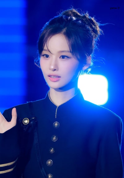 Seriously, isn't she the most beautiful woman in Joseon?๐ธ Summoning the real Seol Yoon-ah in a hanbok at Gyeongbokgung Palace, Seol Yoon-i showed off her peerless beauty on Immortal Songs๐ค