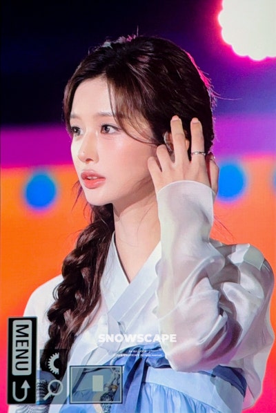 Seriously, isn't she the most beautiful woman in Joseon?๐ธ Summoning the real Seol Yoon-ah in a hanbok at Gyeongbokgung Palace, Seol Yoon-i showed off her peerless beauty on Immortal Songs๐ค