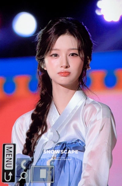 Seriously, isn't she the most beautiful woman in Joseon?๐ธ Summoning the real Seol Yoon-ah in a hanbok at Gyeongbokgung Palace, Seol Yoon-i showed off her peerless beauty on Immortal Songs๐ค