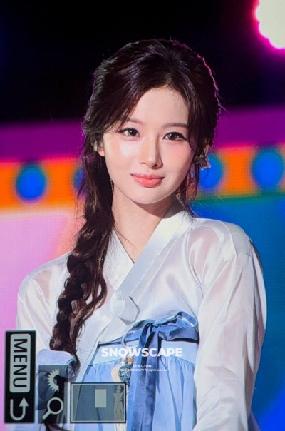 Seriously, isn't she the most beautiful woman in Joseon?๐ธ Summoning the real Seol Yoon-ah in a hanbok at Gyeongbokgung Palace, Seol Yoon-i showed off her peerless beauty on Immortal Songs๐ค