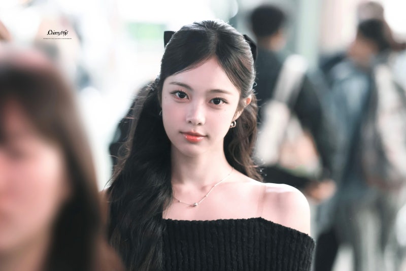 Seriously, she’s the epitome of a super-beautiful New Yorker girlfriend..🖤 A collection of 18-year-old Ian’s New York casual fashion looks, bursting with girlfriend vibes as she causes a sensation in all-black skinny jeans🕶️
