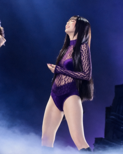 So you finally met oppa this weekend?..๐ Update on full-bangs cat Jennie, who made a surprise appearance at The Weeknd's recent concert in Korea๐ถ๏ธ