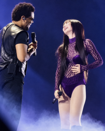 So you finally met oppa this weekend?..๐ Update on full-bangs cat Jennie, who made a surprise appearance at The Weeknd's recent concert in Korea๐ถ๏ธ