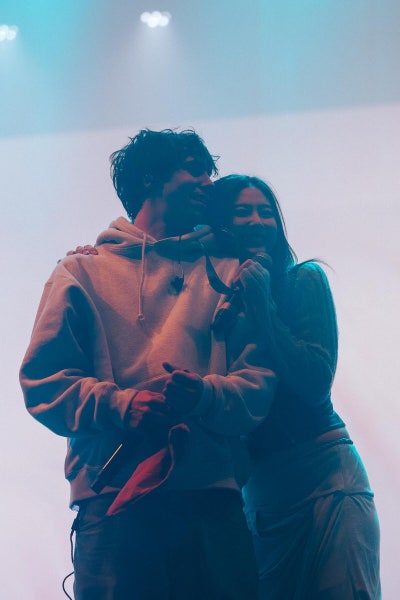 So you finally met oppa this weekend?..๐ Update on full-bangs cat Jennie, who made a surprise appearance at The Weeknd's recent concert in Korea๐ถ๏ธ