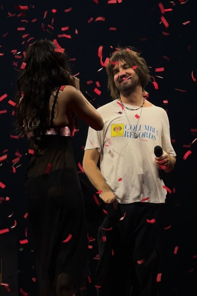 So you finally met oppa this weekend?..๐ Update on full-bangs cat Jennie, who made a surprise appearance at The Weeknd's recent concert in Korea๐ถ๏ธ