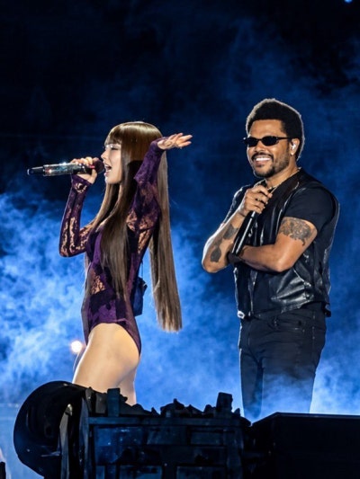 So you finally met oppa this weekend?..๐ Update on full-bangs cat Jennie, who made a surprise appearance at The Weeknd's recent concert in Korea๐ถ๏ธ