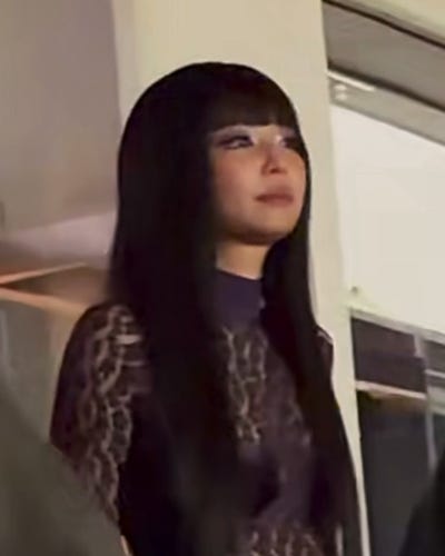 So you finally met oppa this weekend?..๐ Update on full-bangs cat Jennie, who made a surprise appearance at The Weeknd's recent concert in Korea๐ถ๏ธ