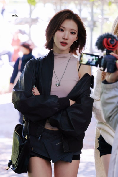 Seriously, totally yar~ ๐ค A collection of New York casual fashion from the super-beautiful sales team leader Ji-woo, who transformed into a New York career woman in a shirt and tie ๐