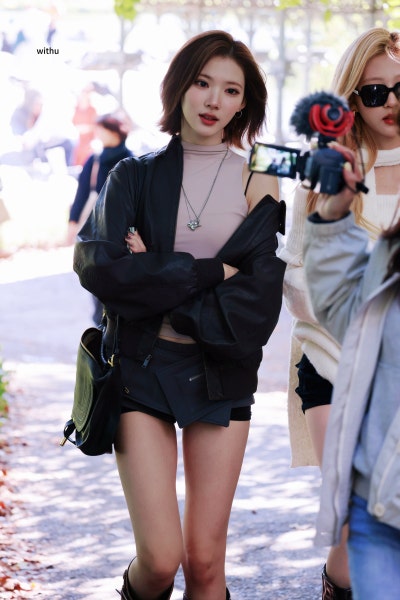 Seriously, totally yar~ ๐ค A collection of New York casual fashion from the super-beautiful sales team leader Ji-woo, who transformed into a New York career woman in a shirt and tie ๐