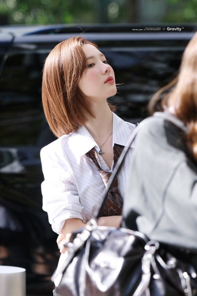 Seriously, totally yar~ ๐ค A collection of New York casual fashion from the super-beautiful sales team leader Ji-woo, who transformed into a New York career woman in a shirt and tie ๐