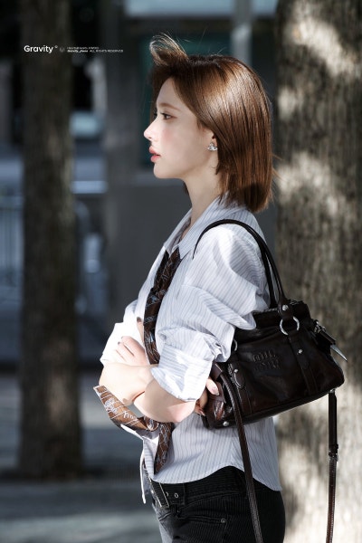 Seriously, totally yar~ ๐ค A collection of New York casual fashion from the super-beautiful sales team leader Ji-woo, who transformed into a New York career woman in a shirt and tie ๐