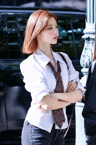 Seriously, totally yar~ ๐ค A collection of New York casual fashion from the super-beautiful sales team leader Ji-woo, who transformed into a New York career woman in a shirt and tie ๐