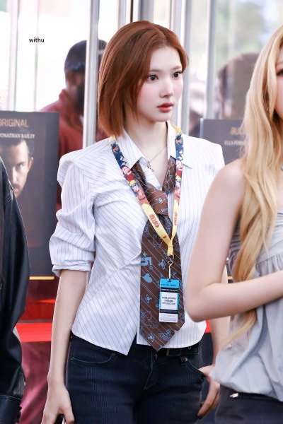 Seriously, totally yar~ ๐ค A collection of New York casual fashion from the super-beautiful sales team leader Ji-woo, who transformed into a New York career woman in a shirt and tie ๐