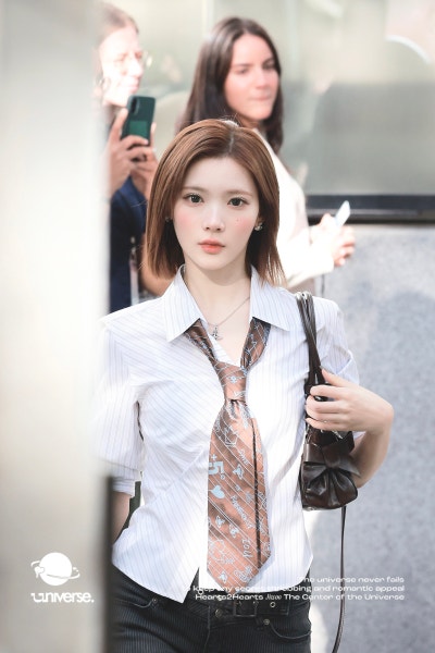 Seriously, totally yar~ ๐ค A collection of New York casual fashion from the super-beautiful sales team leader Ji-woo, who transformed into a New York career woman in a shirt and tie ๐