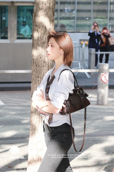 Seriously, totally yar~ ๐ค A collection of New York casual fashion from the super-beautiful sales team leader Ji-woo, who transformed into a New York career woman in a shirt and tie ๐