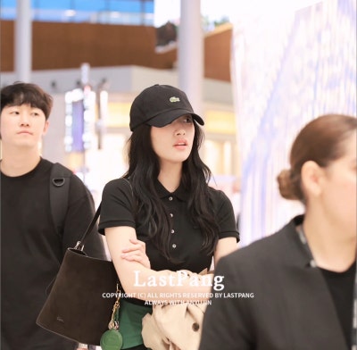 Seriously, she's practically a supermodel..๐ An Instagram update from my girlfriend Yujin, who is studying abroad in Paris, who recently confidently verified her height of 173cm๐ผ