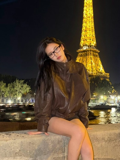 Seriously, she's practically a supermodel..๐ An Instagram update from my girlfriend Yujin, who is studying abroad in Paris, who recently confidently verified her height of 173cm๐ผ