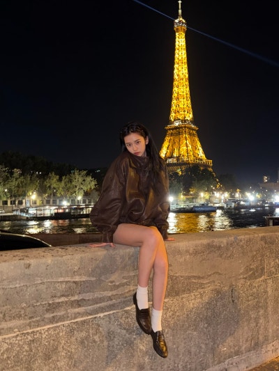 Seriously, she's practically a supermodel..๐ An Instagram update from my girlfriend Yujin, who is studying abroad in Paris, who recently confidently verified her height of 173cm๐ผ