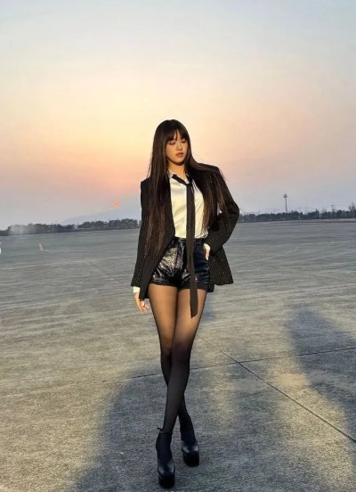 Seriously, she's practically a supermodel..๐ An Instagram update from my girlfriend Yujin, who is studying abroad in Paris, who recently confidently verified her height of 173cm๐ผ