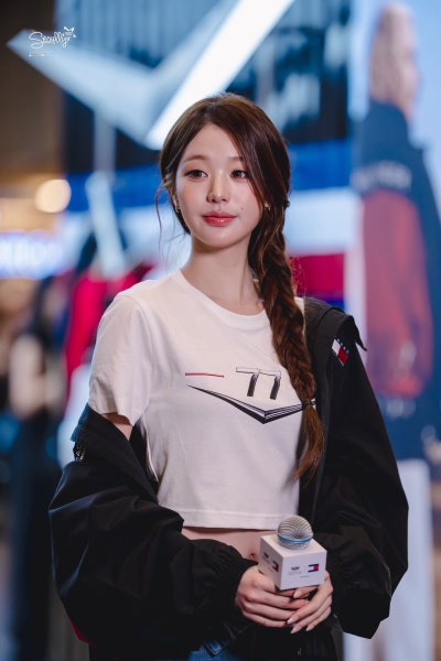 Seriously, she looks like she could win F1 with just her face..๐ Update on Princess Tommy Jang Won-young at the Tommy Hilfiger X Cadillac F1 Pop-up, who captivated Singapore with her superior visuals๐