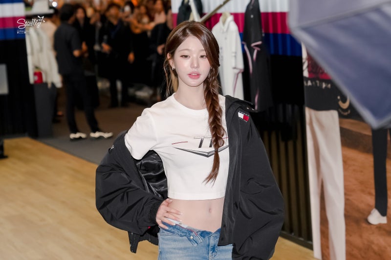 Seriously, she looks like she could win F1 with just her face..๐ Update on Princess Tommy Jang Won-young at the Tommy Hilfiger X Cadillac F1 Pop-up, who captivated Singapore with her superior visuals๐
