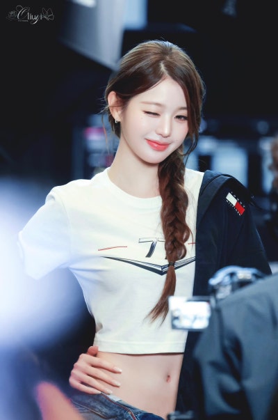 Seriously, she looks like she could win F1 with just her face..๐ Update on Princess Tommy Jang Won-young at the Tommy Hilfiger X Cadillac F1 Pop-up, who captivated Singapore with her superior visuals๐
