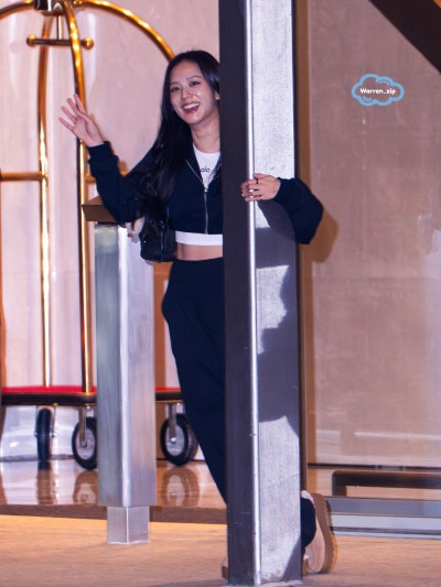 Seriously, she is the Kim Tae-hee of the idol world..🤍 An update on the visuals of the angelic Jisoo at the Hong Kong Allo Pop-up, whose beauty and personality have remained consistent for 10 years🪽
