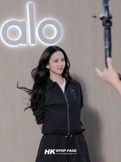 Seriously, she is the Kim Tae-hee of the idol world..🤍 An update on the visuals of the angelic Jisoo at the Hong Kong Allo Pop-up, whose beauty and personality have remained consistent for 10 years🪽