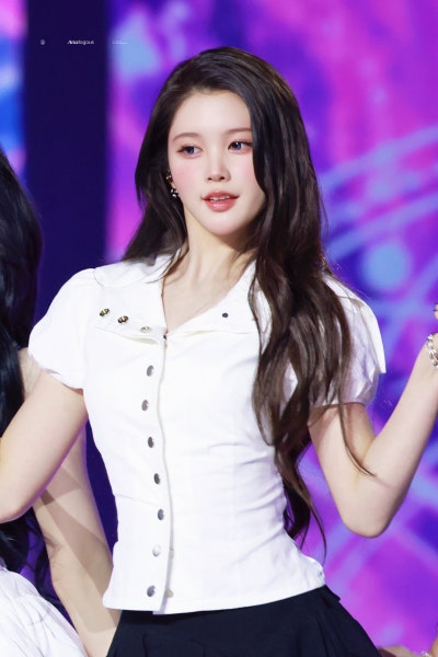 Seriously, where did the monkey go... Her goddess beauty has truly exploded👑, an update on Eina's visuals from the Nol Festival—she's already become a grown woman just two months away from turning twenty🤍