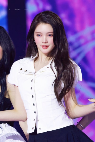 Seriously, where did the monkey go... Her goddess beauty has truly exploded👑, an update on Eina's visuals from the Nol Festival—she's already become a grown woman just two months away from turning twenty🤍