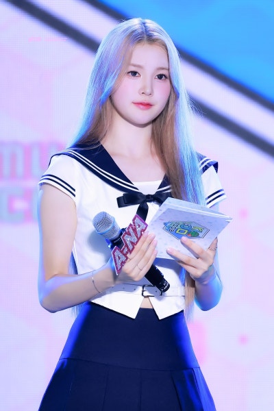 Seriously, where did the monkey go... Her goddess beauty has truly exploded👑, an update on Eina's visuals from the Nol Festival—she's already become a grown woman just two months away from turning twenty🤍
