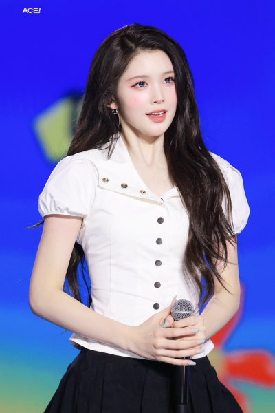 Seriously, where did the monkey go... Her goddess beauty has truly exploded👑, an update on Eina's visuals from the Nol Festival—she's already become a grown woman just two months away from turning twenty🤍