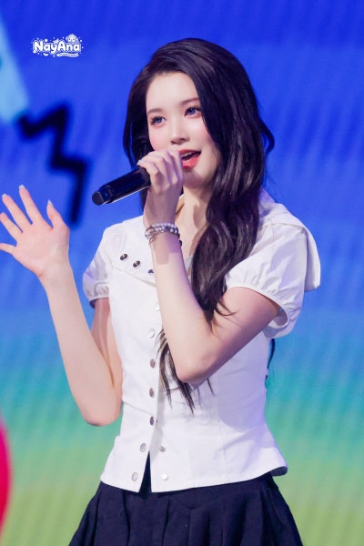 Seriously, where did the monkey go... Her goddess beauty has truly exploded👑, an update on Eina's visuals from the Nol Festival—she's already become a grown woman just two months away from turning twenty🤍