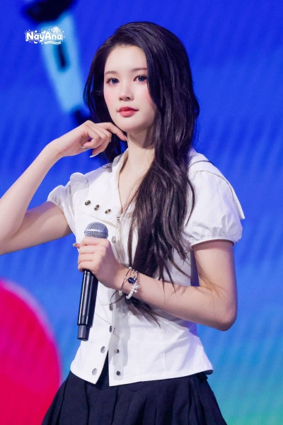 Seriously, where did the monkey go... Her goddess beauty has truly exploded👑, an update on Eina's visuals from the Nol Festival—she's already become a grown woman just two months away from turning twenty🤍