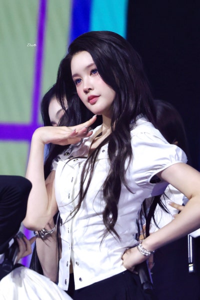 Seriously, where did the monkey go... Her goddess beauty has truly exploded👑, an update on Eina's visuals from the Nol Festival—she's already become a grown woman just two months away from turning twenty🤍