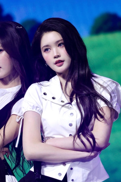 Seriously, where did the monkey go... Her goddess beauty has truly exploded👑, an update on Eina's visuals from the Nol Festival—she's already become a grown woman just two months away from turning twenty🤍