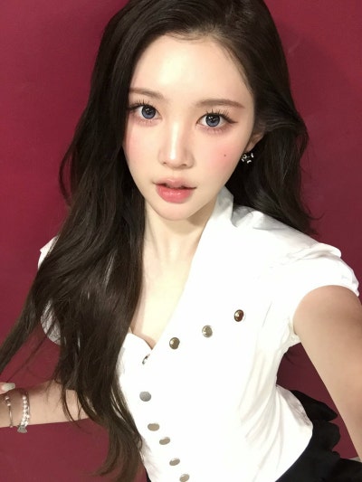 Seriously, where did the monkey go... Her goddess beauty has truly exploded👑, an update on Eina's visuals from the Nol Festival—she's already become a grown woman just two months away from turning twenty🤍