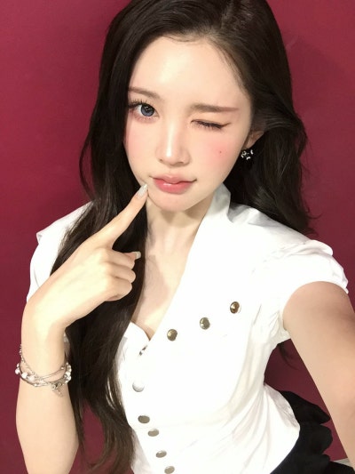 Seriously, where did the monkey go... Her goddess beauty has truly exploded👑, an update on Eina's visuals from the Nol Festival—she's already become a grown woman just two months away from turning twenty🤍