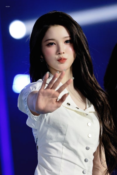 Seriously, where did the monkey go... Her goddess beauty has truly exploded👑, an update on Eina's visuals from the Nol Festival—she's already become a grown woman just two months away from turning twenty🤍