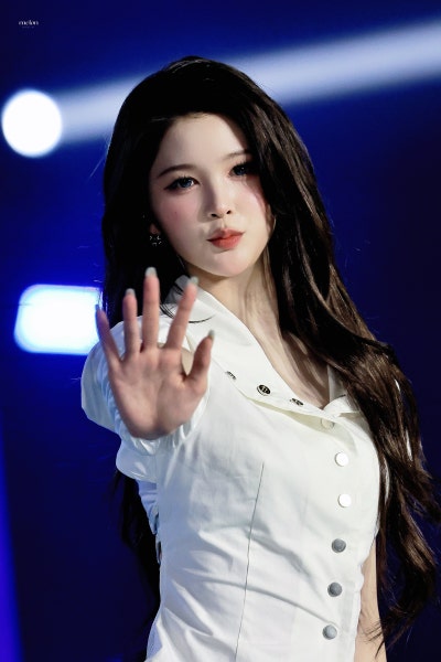 Seriously, where did the monkey go... Her goddess beauty has truly exploded👑, an update on Eina's visuals from the Nol Festival—she's already become a grown woman just two months away from turning twenty🤍