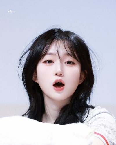 Seriously, where did the joke bear go...? She's become a skinny goddess🖤, Sexy Vampire Haewon's decadent charm really explodes in this Nol Festival visual🧛🏻♀️